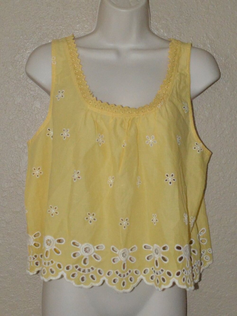 $29 Sz M Old Navy Yellow Sleeveless Eyelet Top Blouse